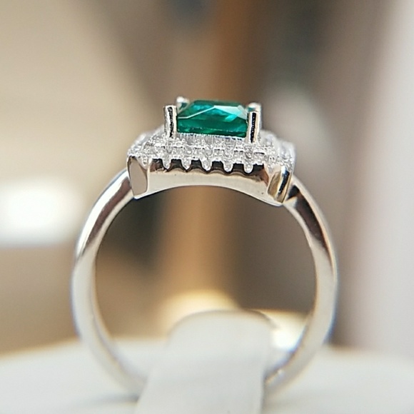 Green 6x6mm Princess cut Engagement Ring all sizes - Picture 4 of 6